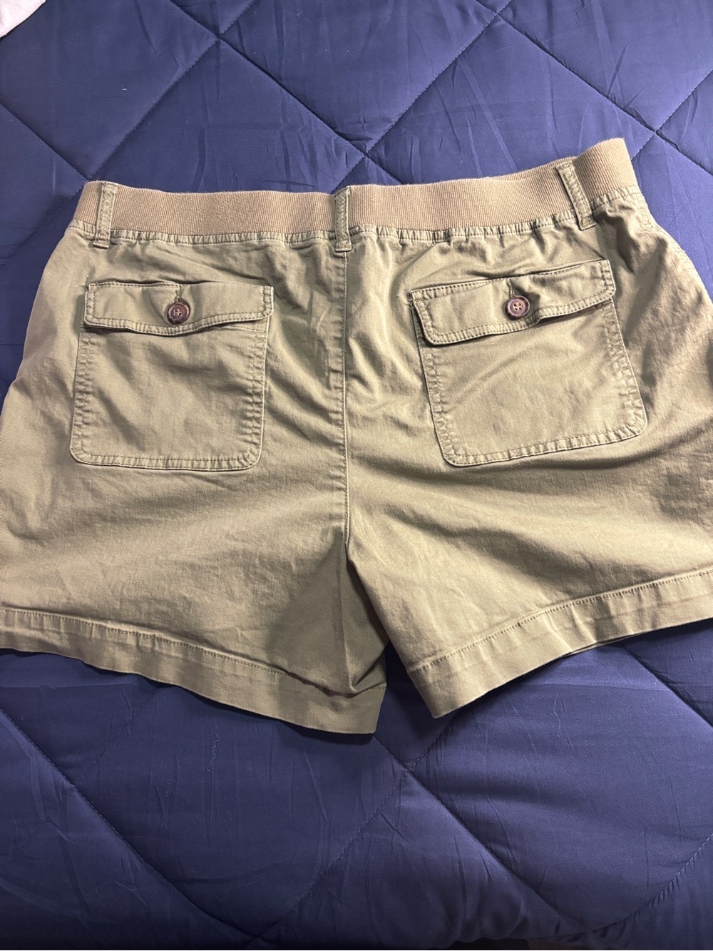 Casual Olive Green Women's Utility Shorts EUC Size 16 - Picture 2 of 5